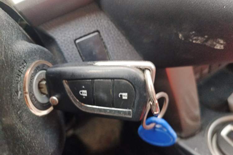 Used Toyota RAV4 2015 2.0L CVT Two-Wheel Drive Fashion Edition Vehicle Key