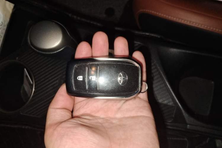 Used Toyota RAV4 2015 2.5L Automatic 4x4 Elite Edition Vehicle Key