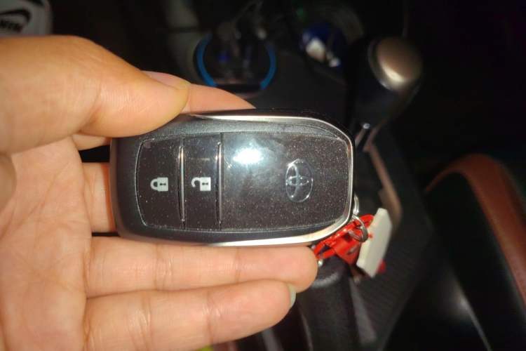 Used Toyota RAV4 2015 2.5L Automatic 4x4 Elite Edition Vehicle Key