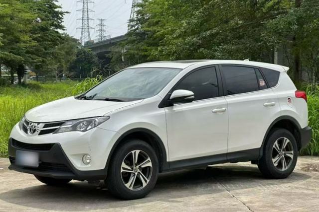 Used Toyota RAV4 2015 2.0L CVT Two-Wheel Drive Fashion Edition