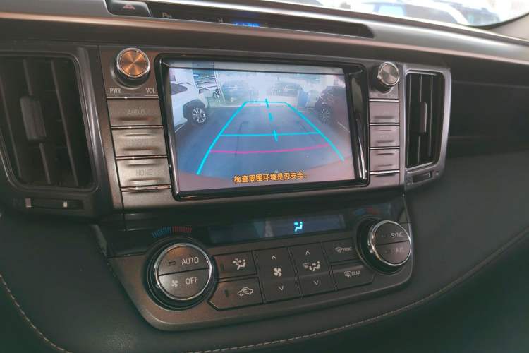 Used Toyota RAV4 2015 2.0L CVT Two-Wheel Drive Fashion Edition Audio And AC Panel