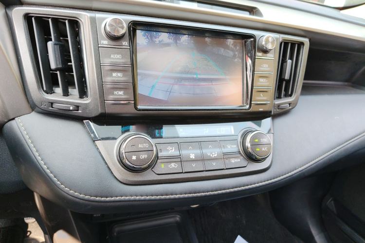 Used Toyota RAV4 2015 2.0L CVT Two-Wheel Drive Fashion Edition Audio And AC Panel