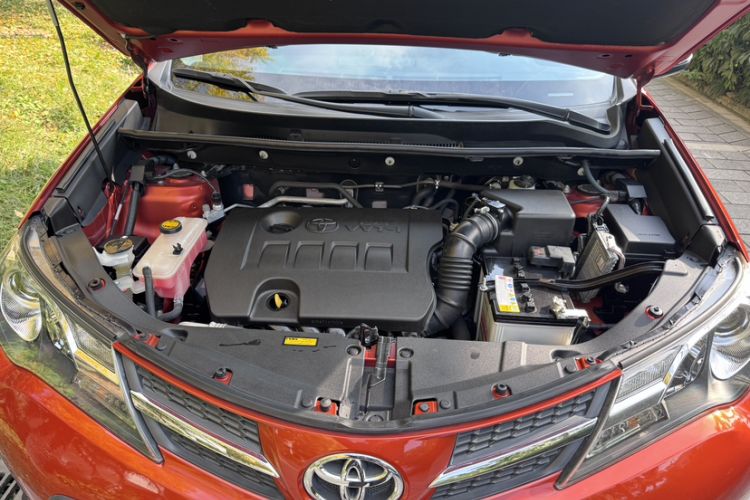Used Toyota RAV4 2015 2.0L CVT Four-Wheel Drive New Edition Engine Bay