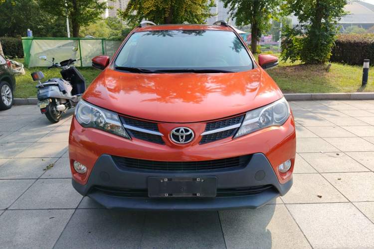 Used Toyota RAV4 2015 2.0L CVT Two-Wheel Drive Fashion Edition Exterior 1
