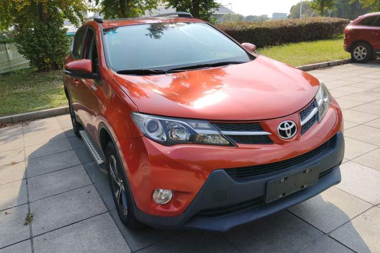 Used Toyota RAV4 2015 2.0L CVT Two-Wheel Drive Fashion Edition Exterior 2