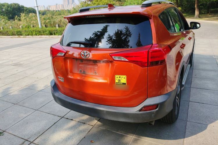 Used Toyota RAV4 2015 2.0L CVT Two-Wheel Drive Fashion Edition Exterior 4