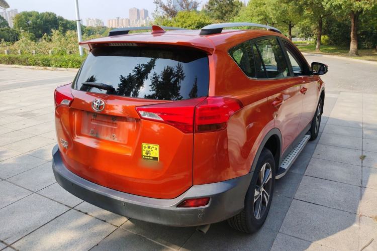 Used Toyota RAV4 2015 2.0L CVT Two-Wheel Drive Fashion Edition Exterior 5