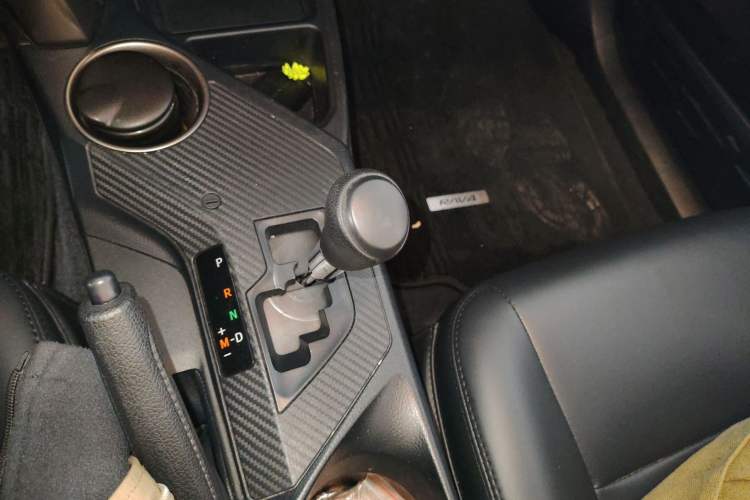 Used Toyota RAV4 2015 2.0L CVT Two-Wheel Drive Fashion Edition Gear Lever