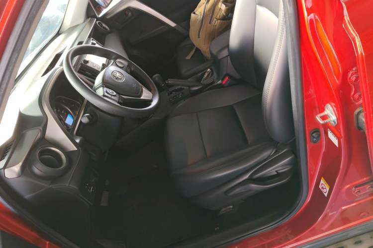 Used Toyota RAV4 2015 2.0L CVT Two-Wheel Drive Fashion Edition Left Front Seat