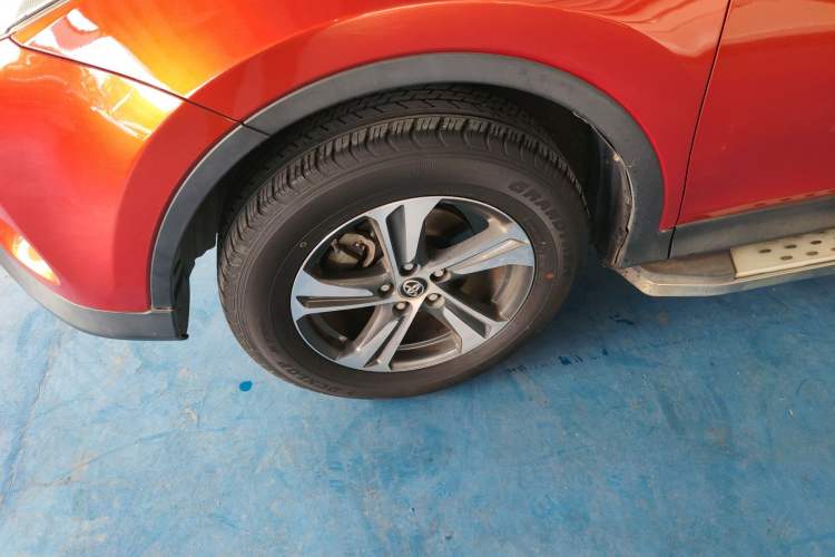 Used Toyota RAV4 2015 2.0L CVT Two-Wheel Drive Fashion Edition Left Front Wheel Hub