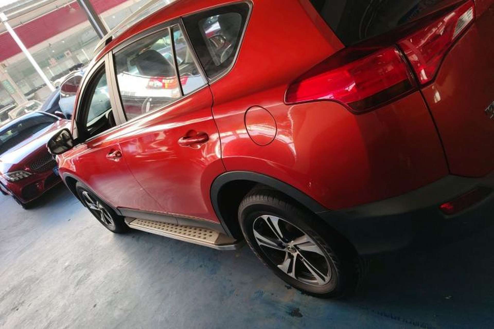 Used Toyota RAV4 2015 2.0L CVT Two-Wheel Drive Fashion Edition Left Side