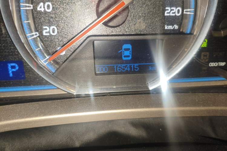 Used Toyota RAV4 2015 2.0L CVT Four-Wheel Drive New Edition Odometer Close Up