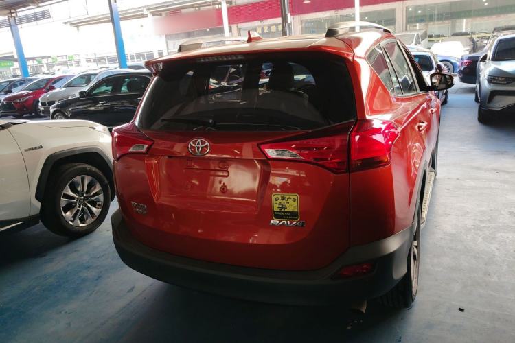 Used Toyota RAV4 2015 2.0L CVT Two-Wheel Drive Fashion Edition Rear