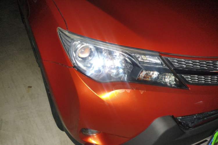 Used Toyota RAV4 2015 2.0L CVT Four-Wheel Drive New Edition Right Front Headlight