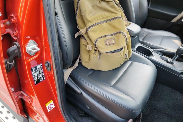 Used Toyota RAV4 2015 2.0L CVT Two-Wheel Drive Fashion Edition Right Front Seat