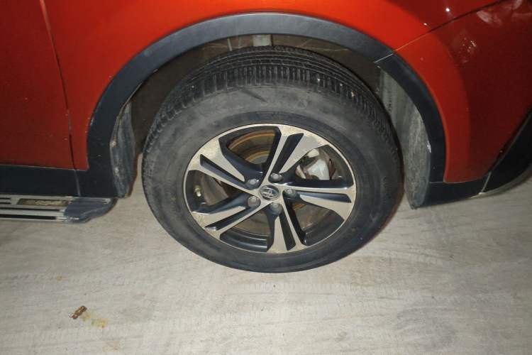 Used Toyota RAV4 2015 2.0L CVT Four-Wheel Drive New Edition Right Front Wheel Hub