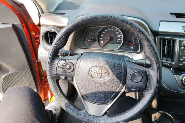 Used Toyota RAV4 2015 2.0L CVT Two-Wheel Drive Fashion Edition Steering Wheel