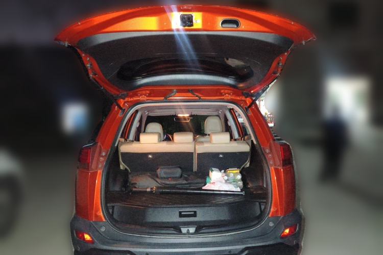 Used Toyota RAV4 2015 2.0L CVT Four-Wheel Drive New Edition Trunk
