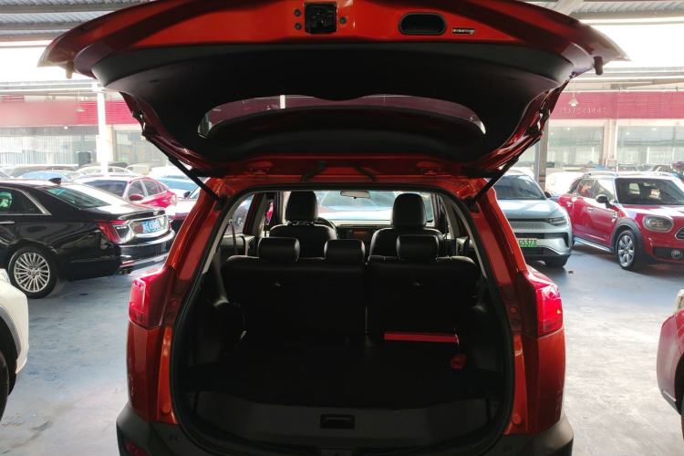 Used Toyota RAV4 2015 2.0L CVT Two-Wheel Drive Fashion Edition Trunk