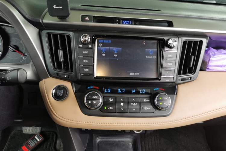 Used Toyota RAV4 2016 2.0L CVT Two-Wheel Drive Fashion Edition China V Standard Audio And AC Panel