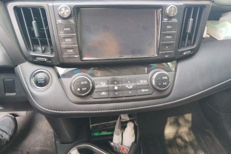 Used Toyota RAV4 2016 2.0L CVT Two-Wheel Drive Comfort Edition China V Standard Audio And AC Panel