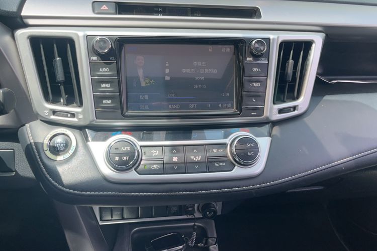 Used Toyota RAV4 2016 2.0L CVT Two-Wheel Drive Fashion Edition China V Standard Audio And AC Panel