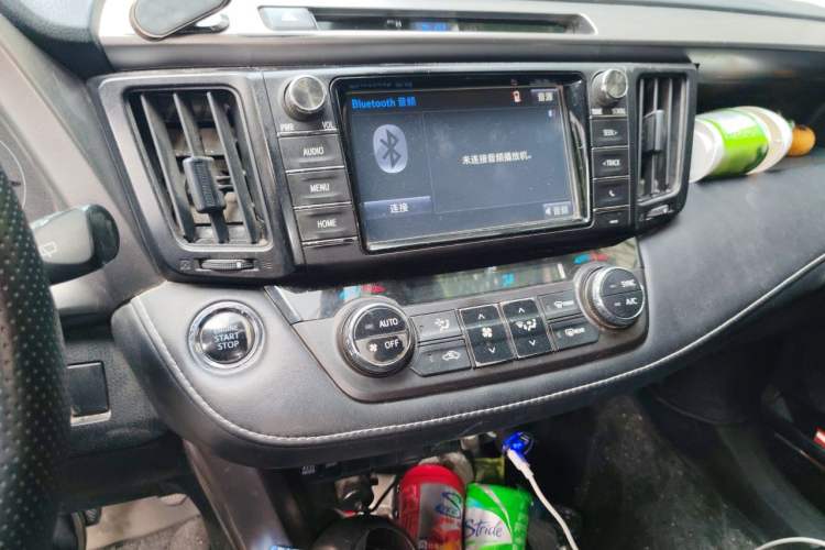 Used Toyota RAV4 2016 2.0L CVT Two-Wheel Drive Fashion Edition China V Standard Audio And AC Panel