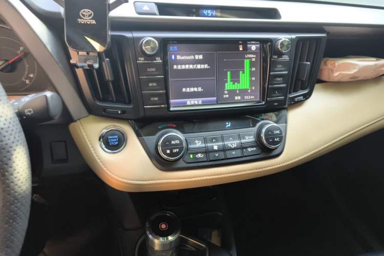 Used Toyota RAV4 2016 2.0L CVT Two-Wheel Drive Fashion Edition China V Standard Audio And AC Panel