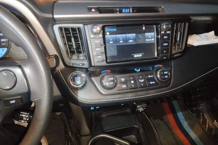 Used Toyota RAV4 2016 2.0L CVT Two-Wheel Drive Fashion Edition China V Standard Audio And AC Panel