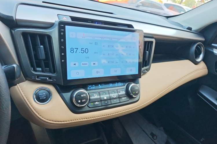 Used Toyota RAV4 2016 2.0L CVT Two-Wheel Drive Fashion Edition China V Standard Audio And AC Panel