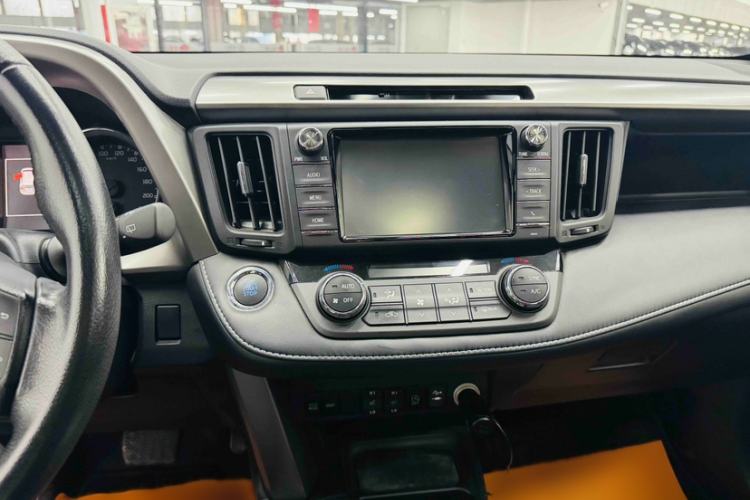 Used Toyota RAV4 2016 2.0L CVT Two-Wheel Drive Smart Edition China V Standard Audio And AC Panel