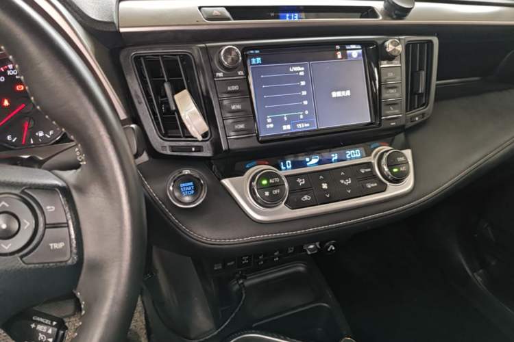 Used Toyota RAV4 2016 2.0L CVT 4x4 New Edition China V Standard Audio And AC Panel