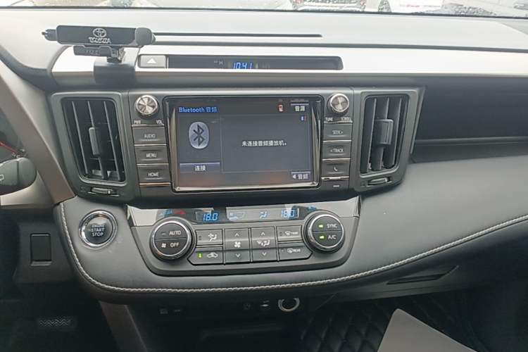 Used Toyota RAV4 2016 2.0L CVT Two-Wheel Drive Fashion Edition China V Standard Audio And AC Panel