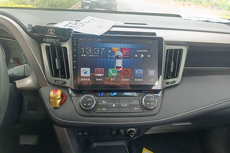 Used Toyota RAV4 2016 2.0L CVT Two-Wheel Drive Fashion Edition China V Standard Audio And AC Panel