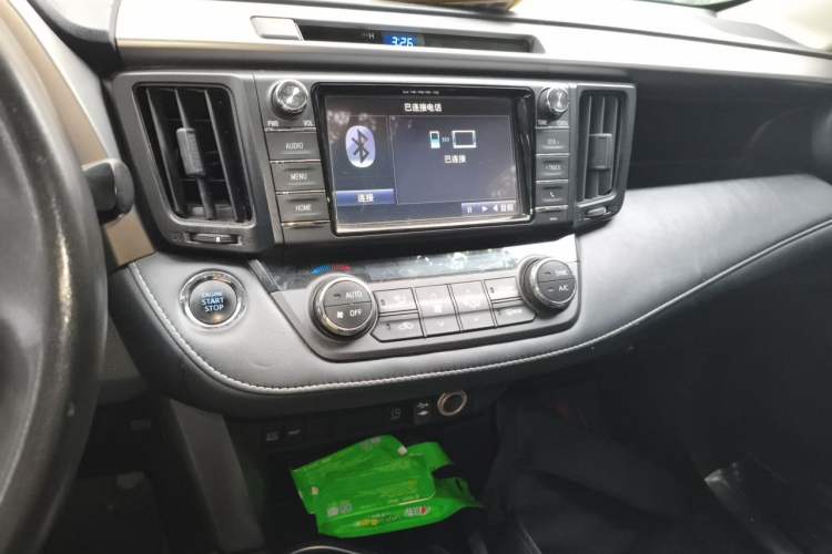 Used Toyota RAV4 2016 2.0L CVT Two-Wheel Drive Fashion Edition China V Standard Audio And AC Panel
