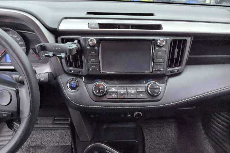 Used Toyota RAV4 2016 2.0L CVT Two-Wheel Drive Fashion Edition China V Standard Audio And AC Panel