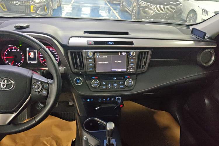 Used Toyota RAV4 2016 2.0L CVT Two-Wheel Drive Smart Edition China V Standard Audio And AC Panel