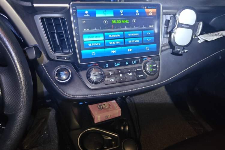 Used Toyota RAV4 2016 2.0L CVT Two-Wheel Drive Fashion Edition China V Standard Audio And AC Panel