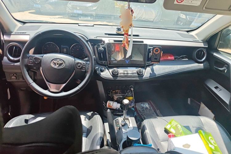 Used Toyota RAV4 2016 2.0L CVT Two-Wheel Drive Smart Edition China V Standard Center Console