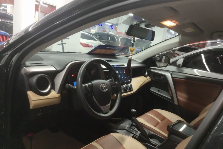 Used Toyota RAV4 2016 2.0L CVT Two-Wheel Drive Urban Edition China V Standard Center Console