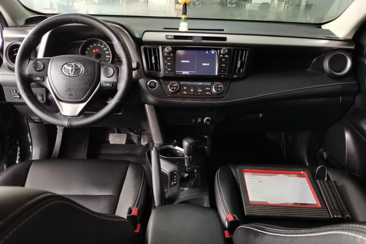 Used Toyota RAV4 2016 2.0L CVT Two-Wheel Drive Fashion Edition China V Standard Center Console