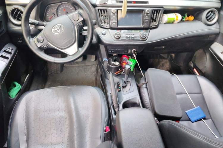 Used Toyota RAV4 2016 2.0L CVT Two-Wheel Drive Fashion Edition China V Standard Center Console