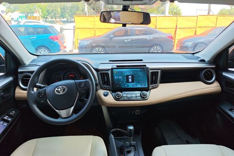 Used Toyota RAV4 2016 2.0L CVT Two-Wheel Drive Fashion Edition China V Standard Center Console