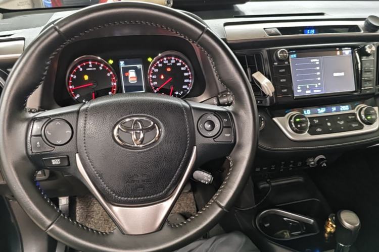 Used Toyota RAV4 2016 2.0L CVT 4x4 New Edition China V Standard Center Console