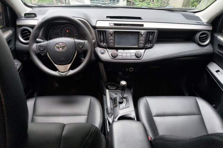 Used Toyota RAV4 2016 2.0L CVT Two-Wheel Drive Fashion Edition China V Standard Center Console
