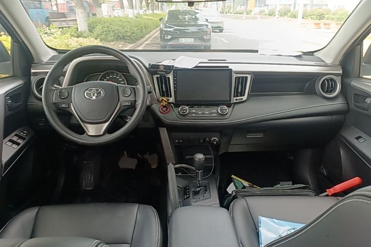 Used Toyota RAV4 2016 2.0L CVT Two-Wheel Drive Fashion Edition China V Standard Center Console