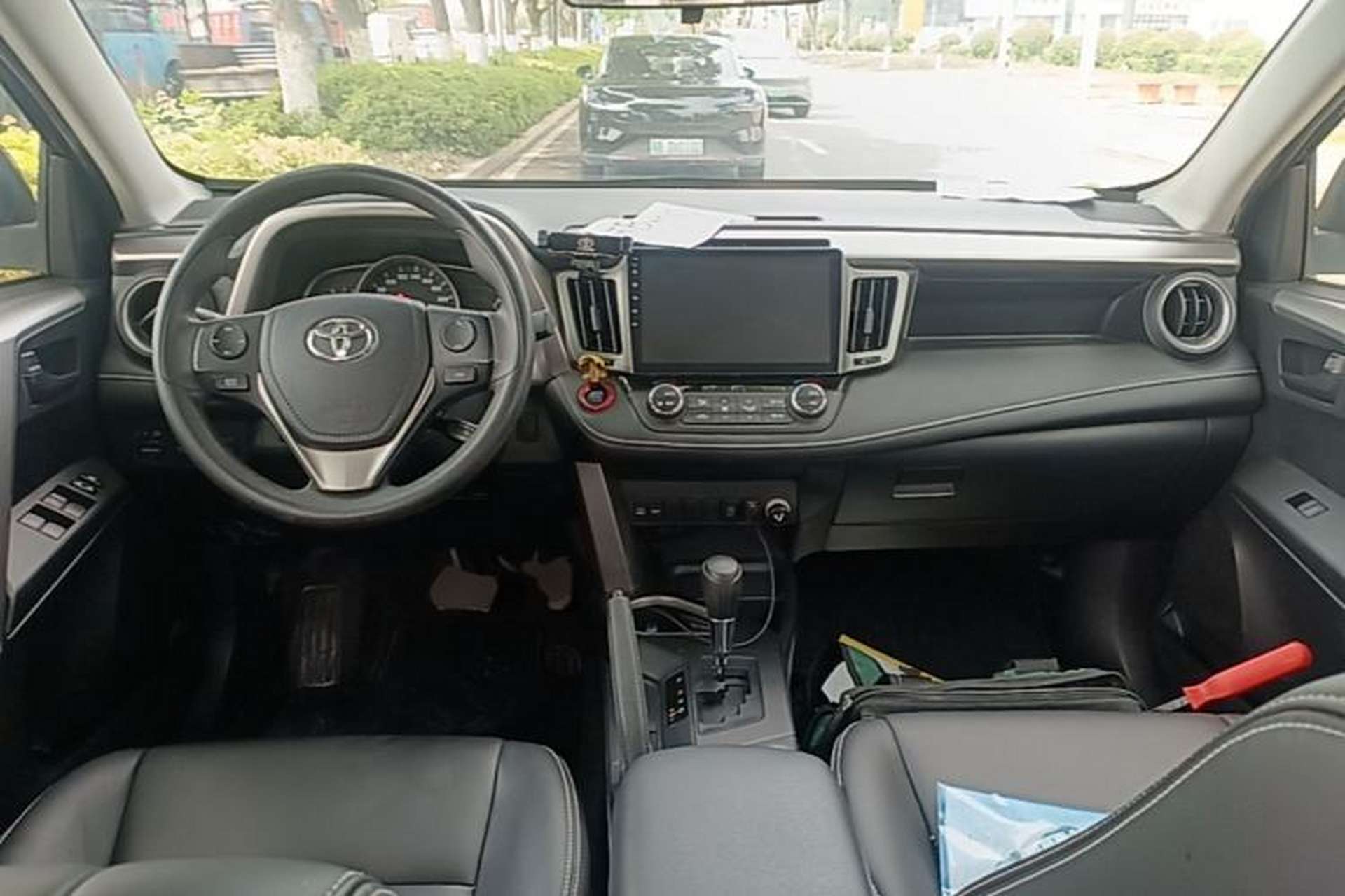 Used Toyota RAV4 2016 2.0L CVT Two-Wheel Drive Fashion Edition China V Standard Center Console