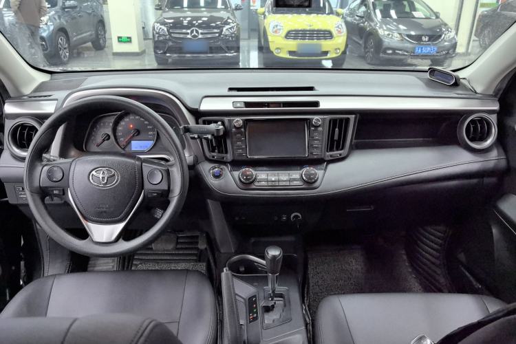 Used Toyota RAV4 2016 2.0L CVT Two-Wheel Drive Fashion Edition China V Standard Center Console