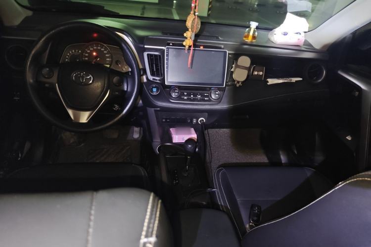 Used Toyota RAV4 2016 2.0L CVT Two-Wheel Drive Fashion Edition China V Standard Center Console