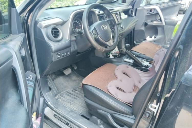 Used Toyota RAV4 2016 2.0L CVT Two-Wheel Drive Comfort Edition China V Standard Driver Seat